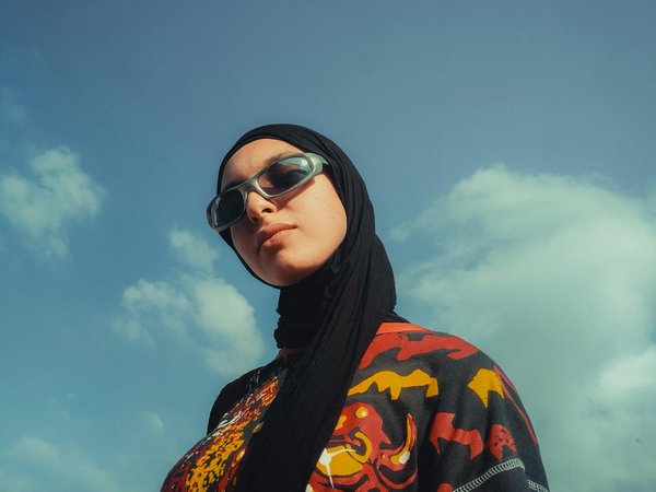 Revamp your uk winter style: innovative tips to infuse color with creative scarves!