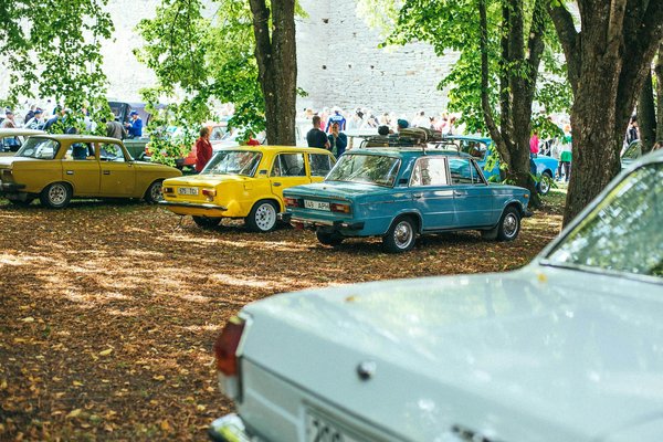 Transform your style: innovative ideas to sport a lace dress at a enchanting english countryside garden soiree